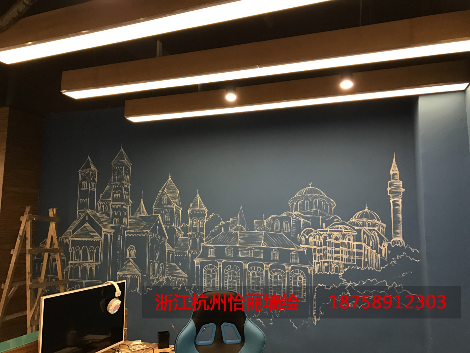 简约单色线描墙绘城市.jpg
