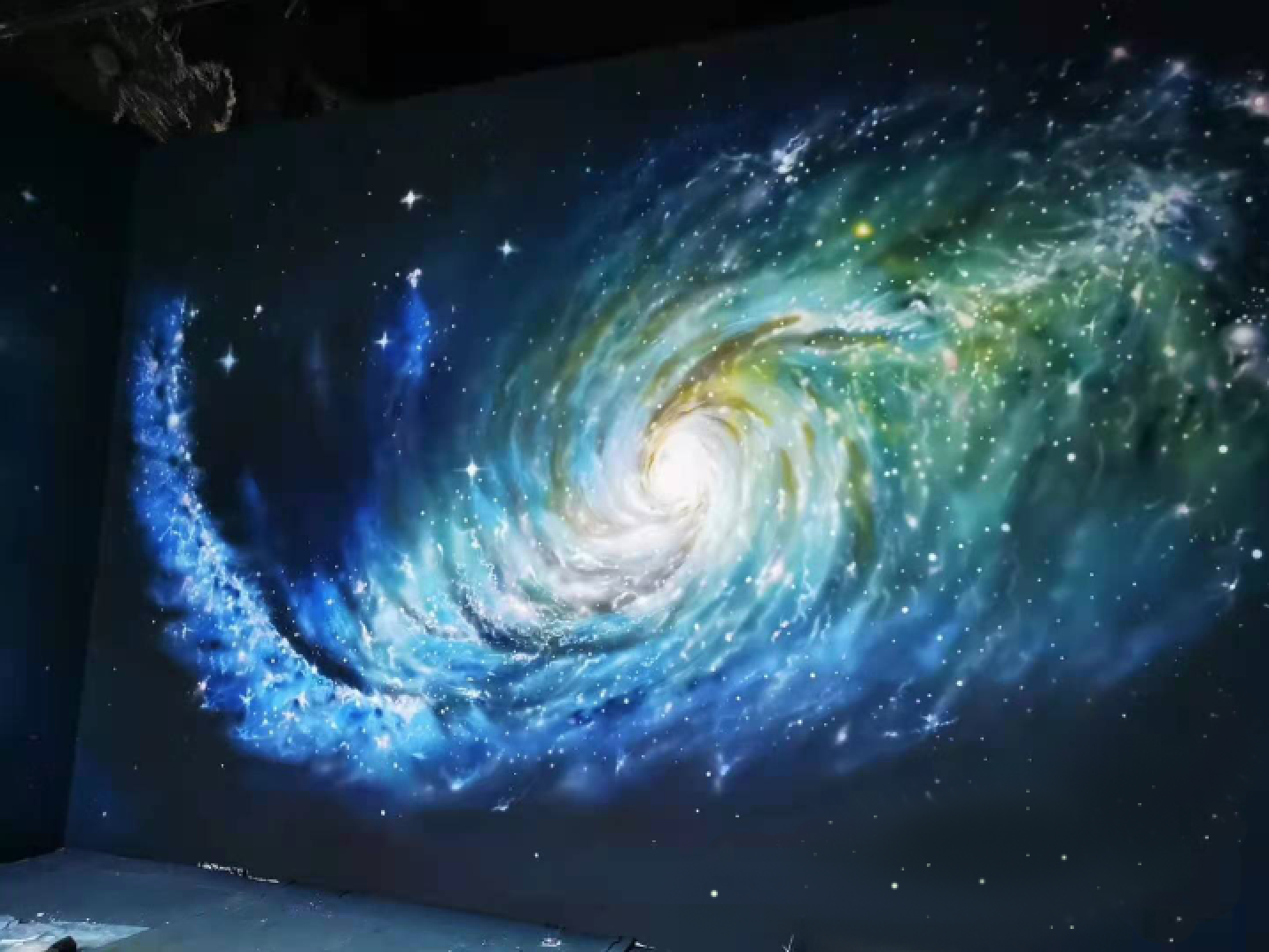 墙绘彩绘星空宇宙星球.png